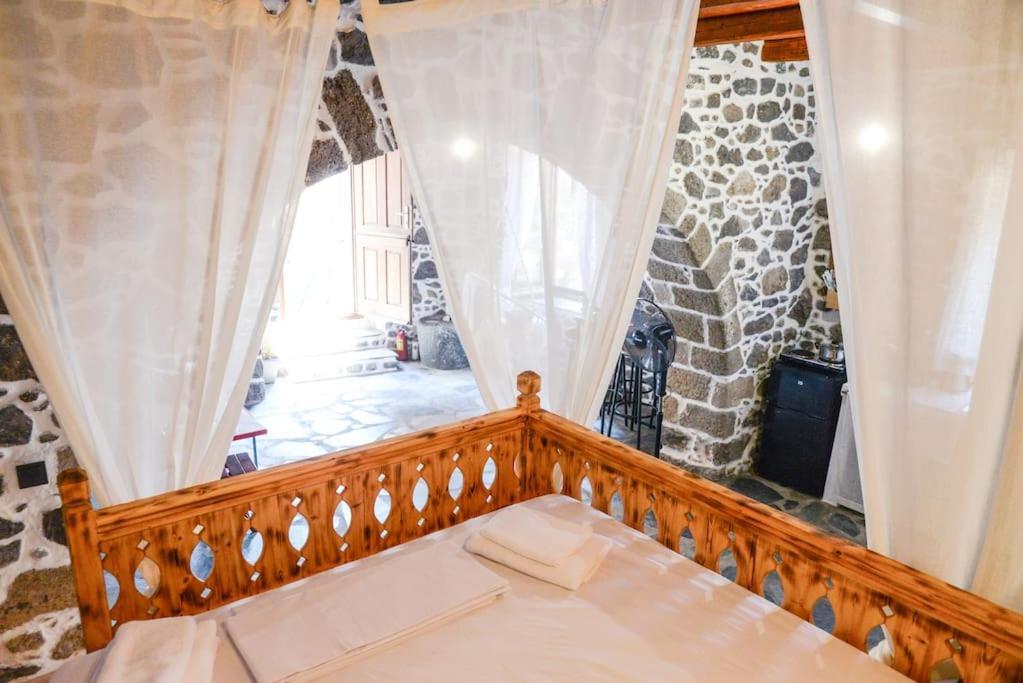 Volcano View Nisyros Emporeiós エクステリア 写真