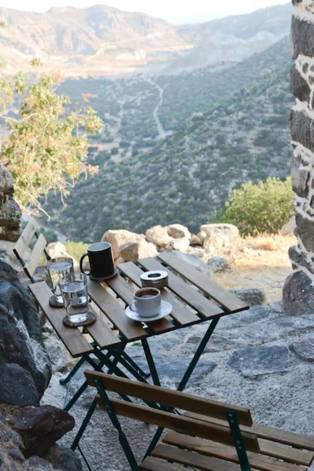 Volcano View Nisyros Emporeiós エクステリア 写真